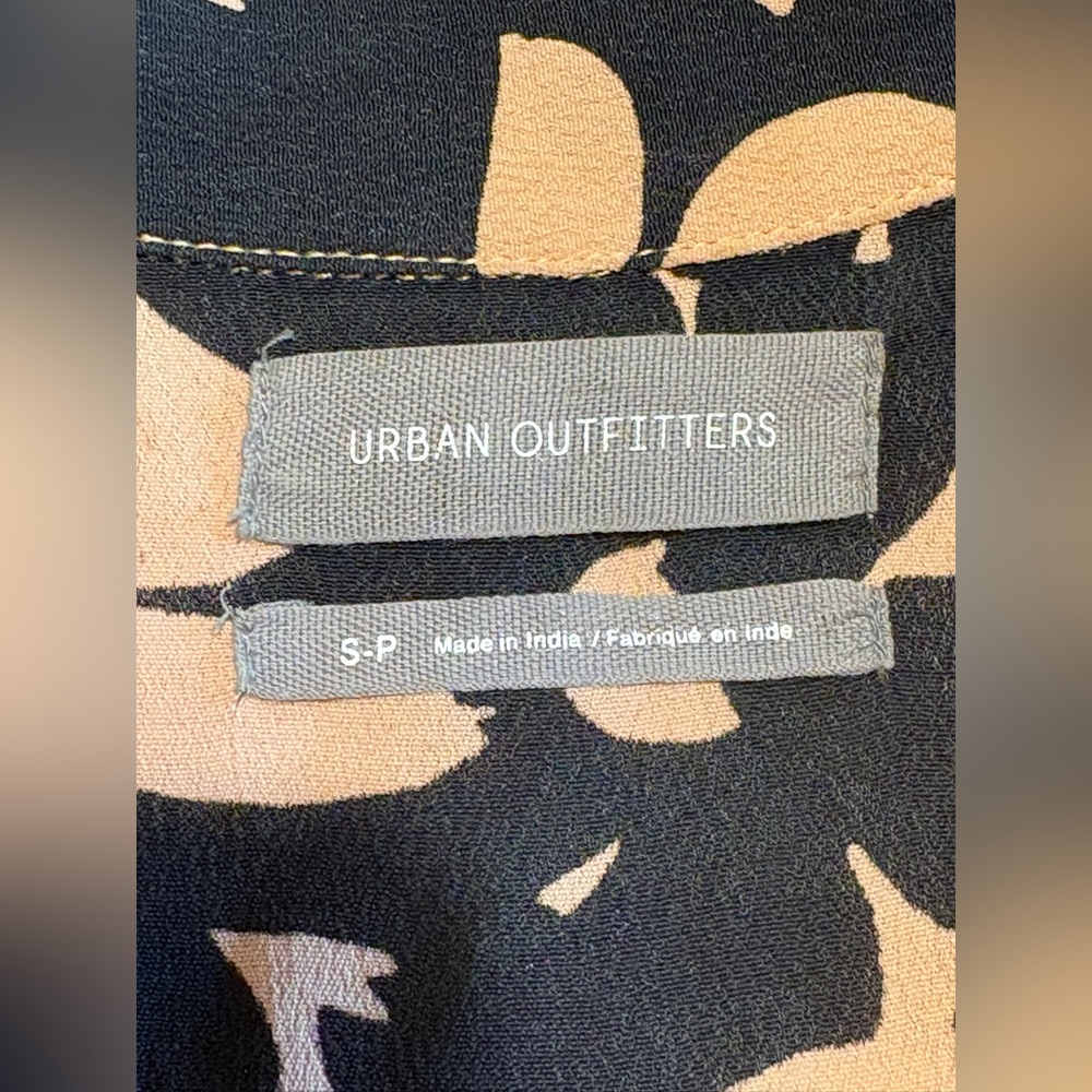 Urban Outfitters lined floral dress size small - Picture 7 of 11